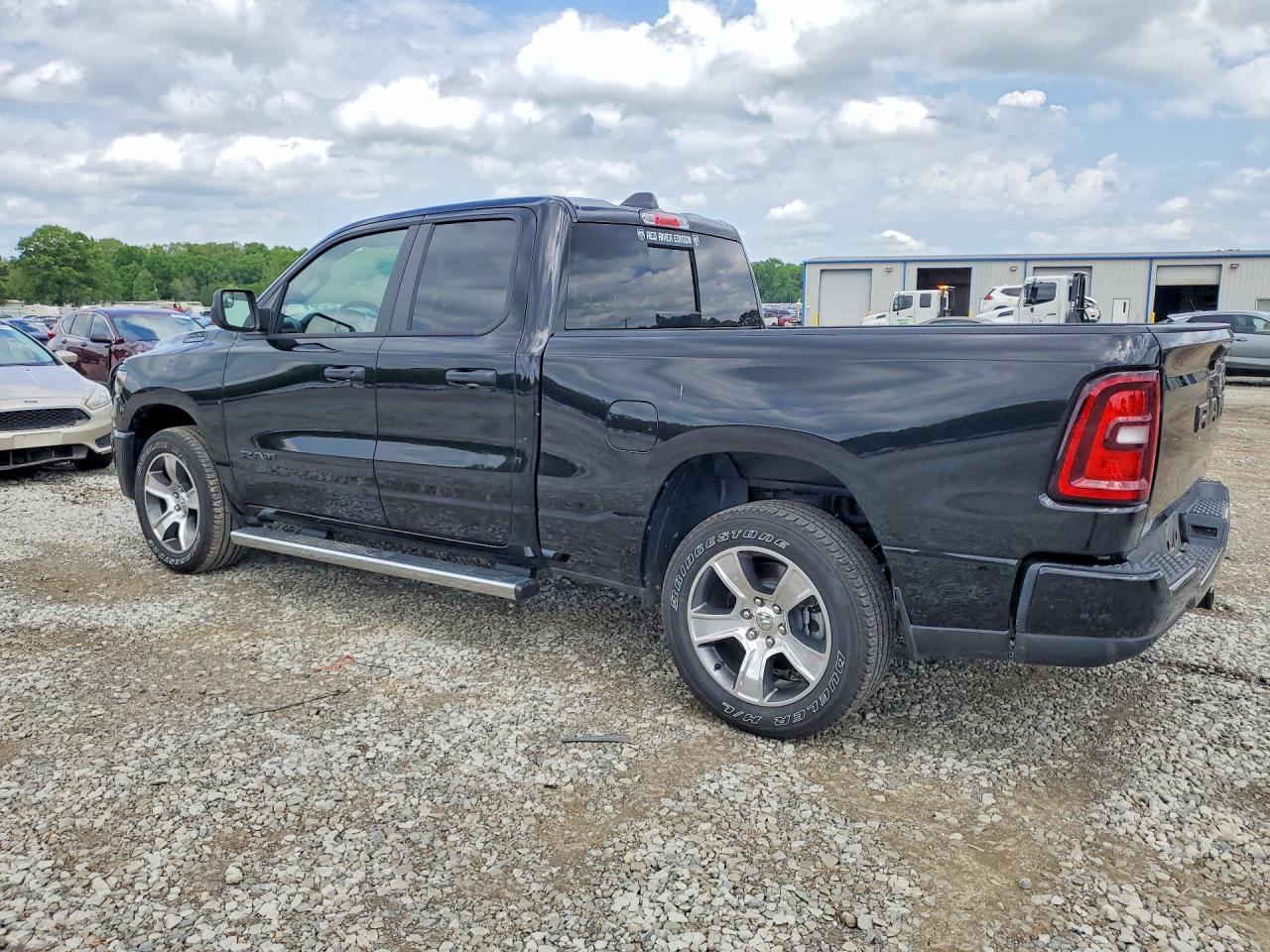2025 Ram 1500 Tradesman - Фото 2