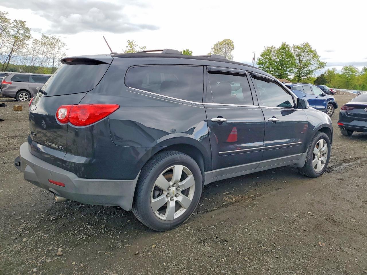 2012 Chevrolet Traverse Ltz - Image 3
