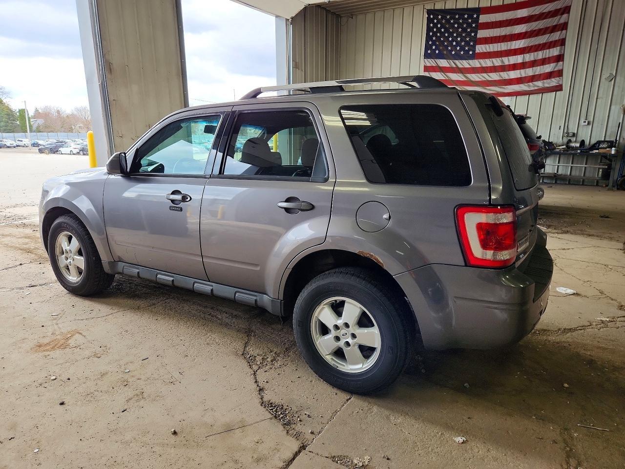 2010 Ford Escape Limited - Фото 2