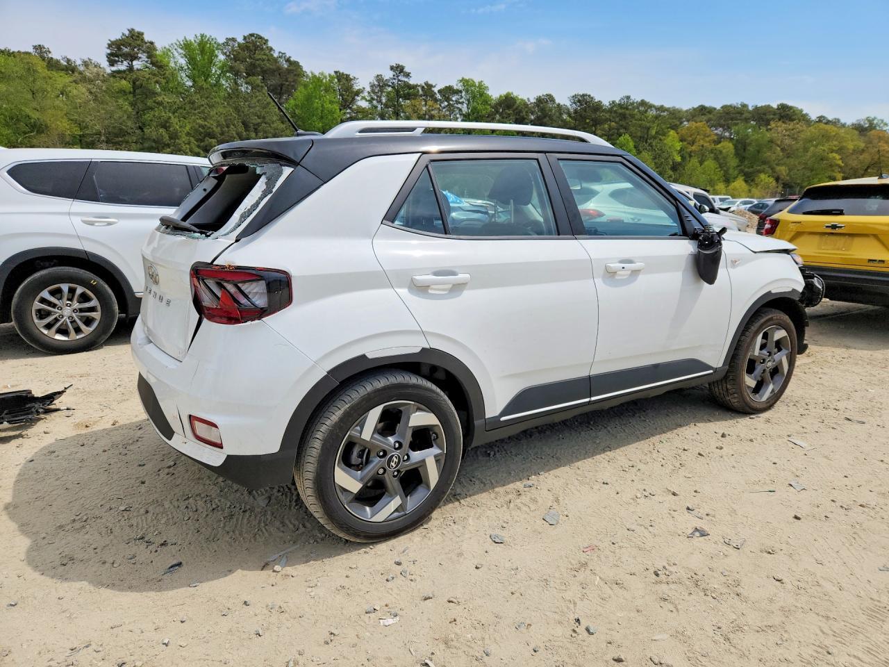 2025 Hyundai Venue Limited - Фото 3