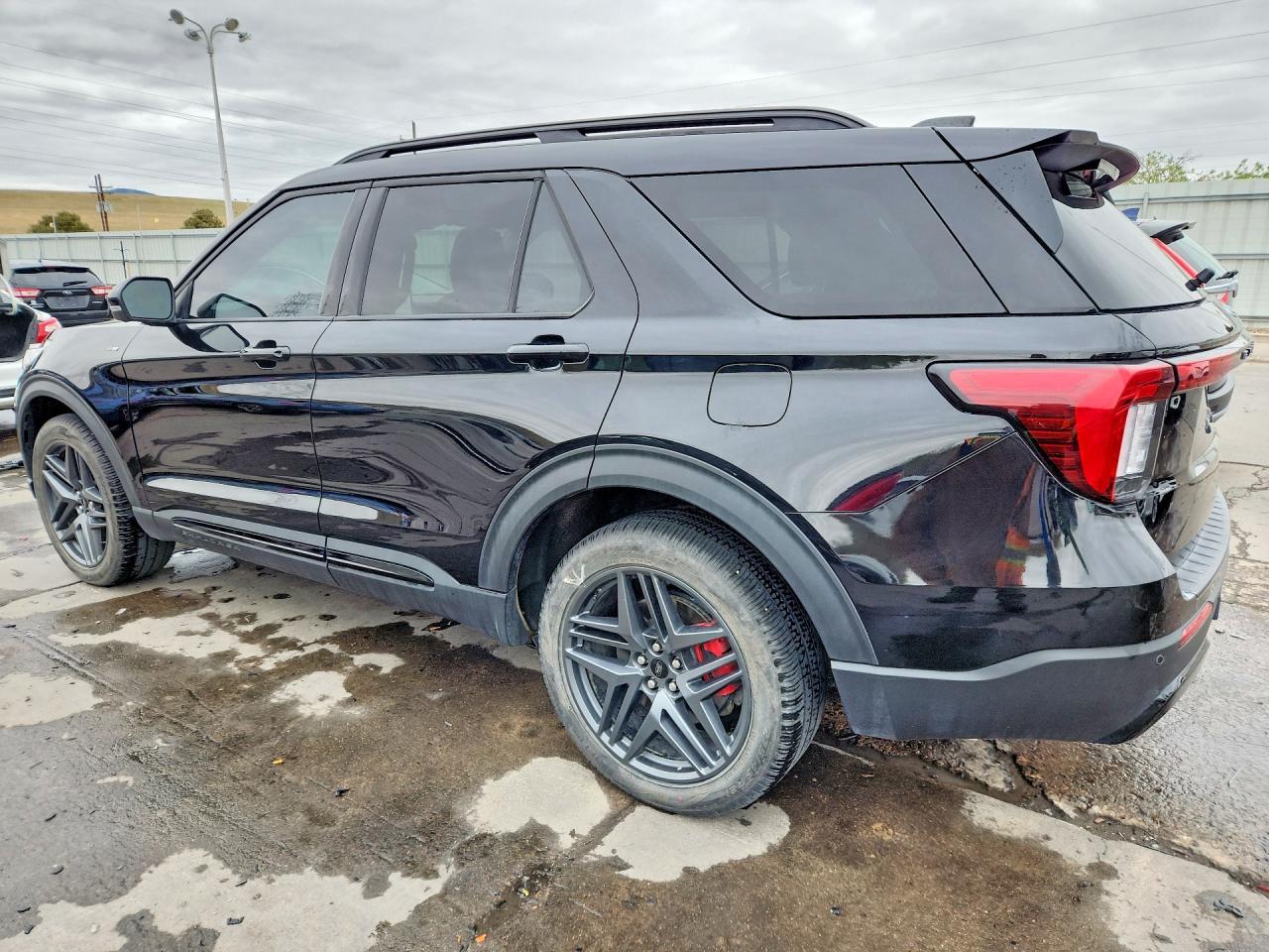 2025 Ford Explorer St-Line - Image 2