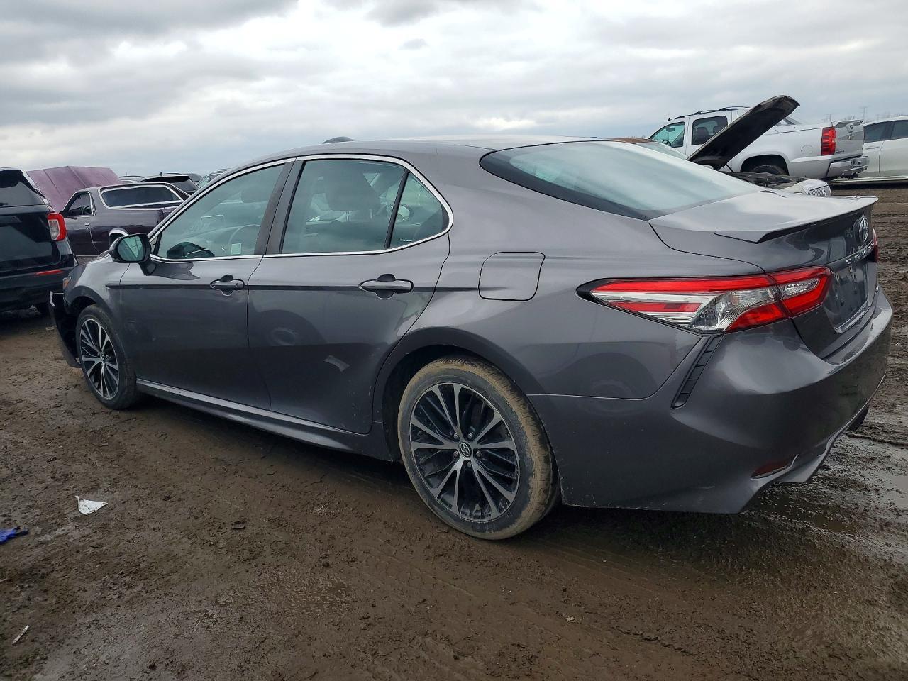 2018 Toyota Camry Se - Image 2