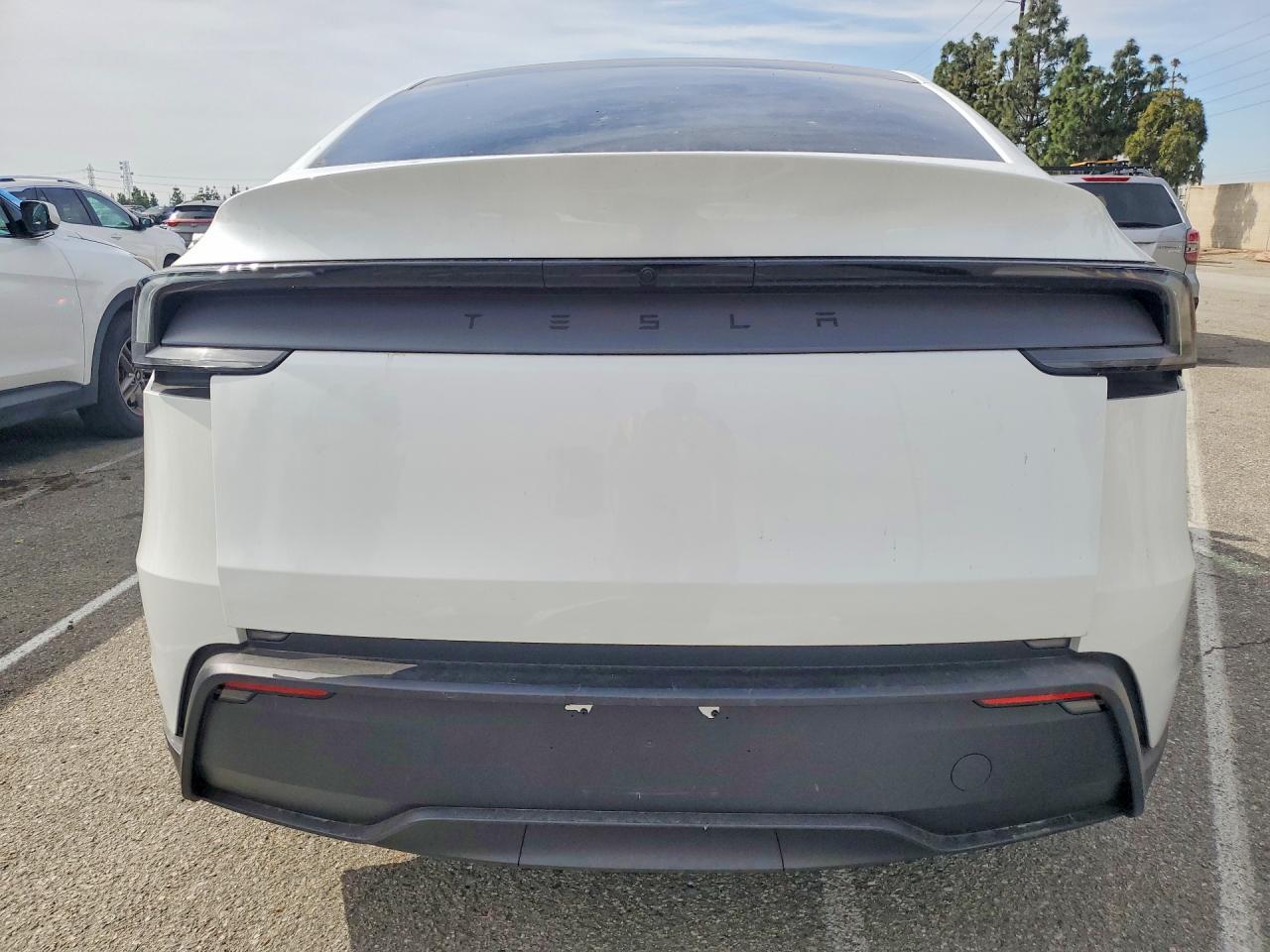 2026 Tesla Model Y - Фото 6