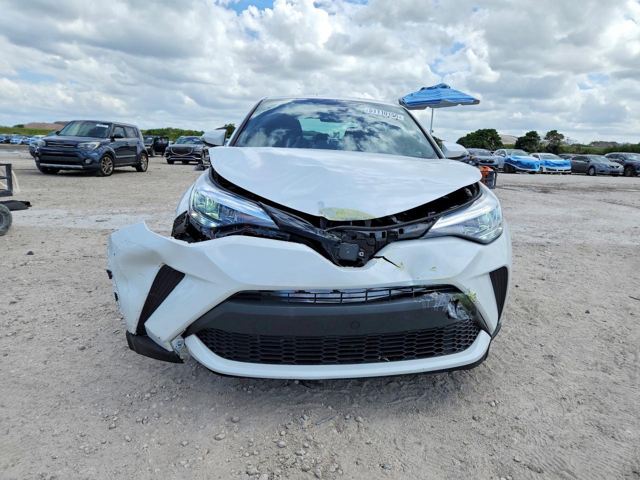 2022 Toyota C-Hr Xle - Image 5
