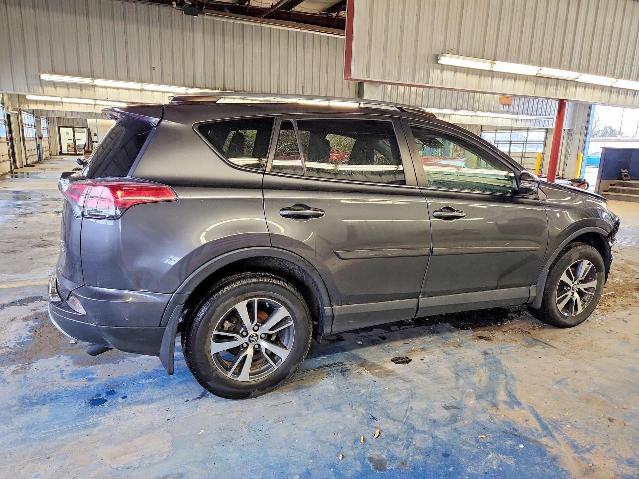 2018 Toyota Rav4 Xle - Image 3