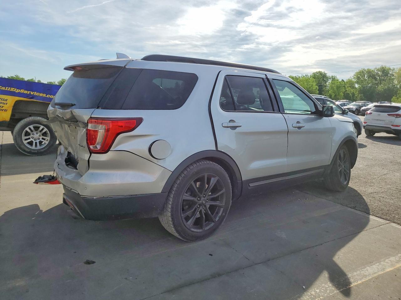 2017 Ford Exlplorer - Фото 3