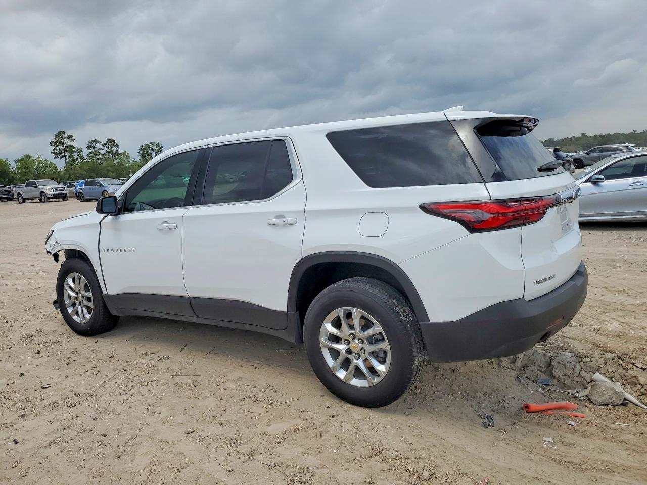 2023 Chevrolet Traverse Ls - Фото 2