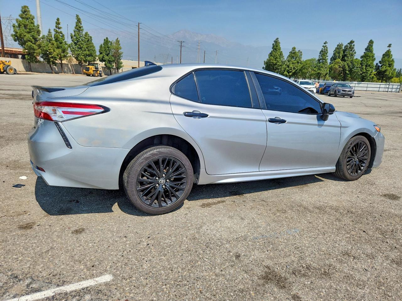 2020 Toyota Camry Se Nightshade - Фото 3