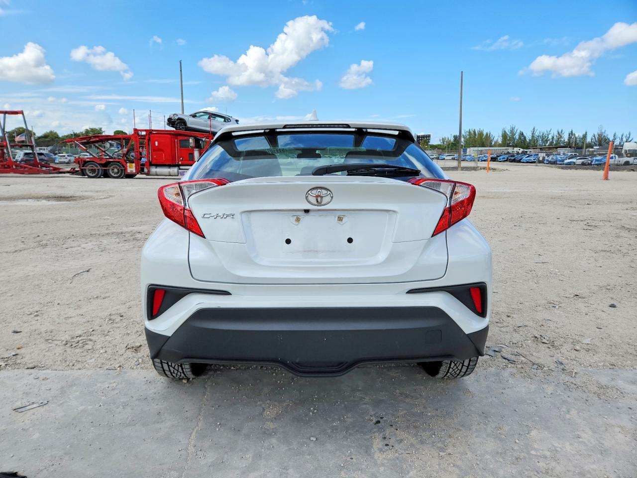 2022 Toyota C-Hr Xle - Image 6