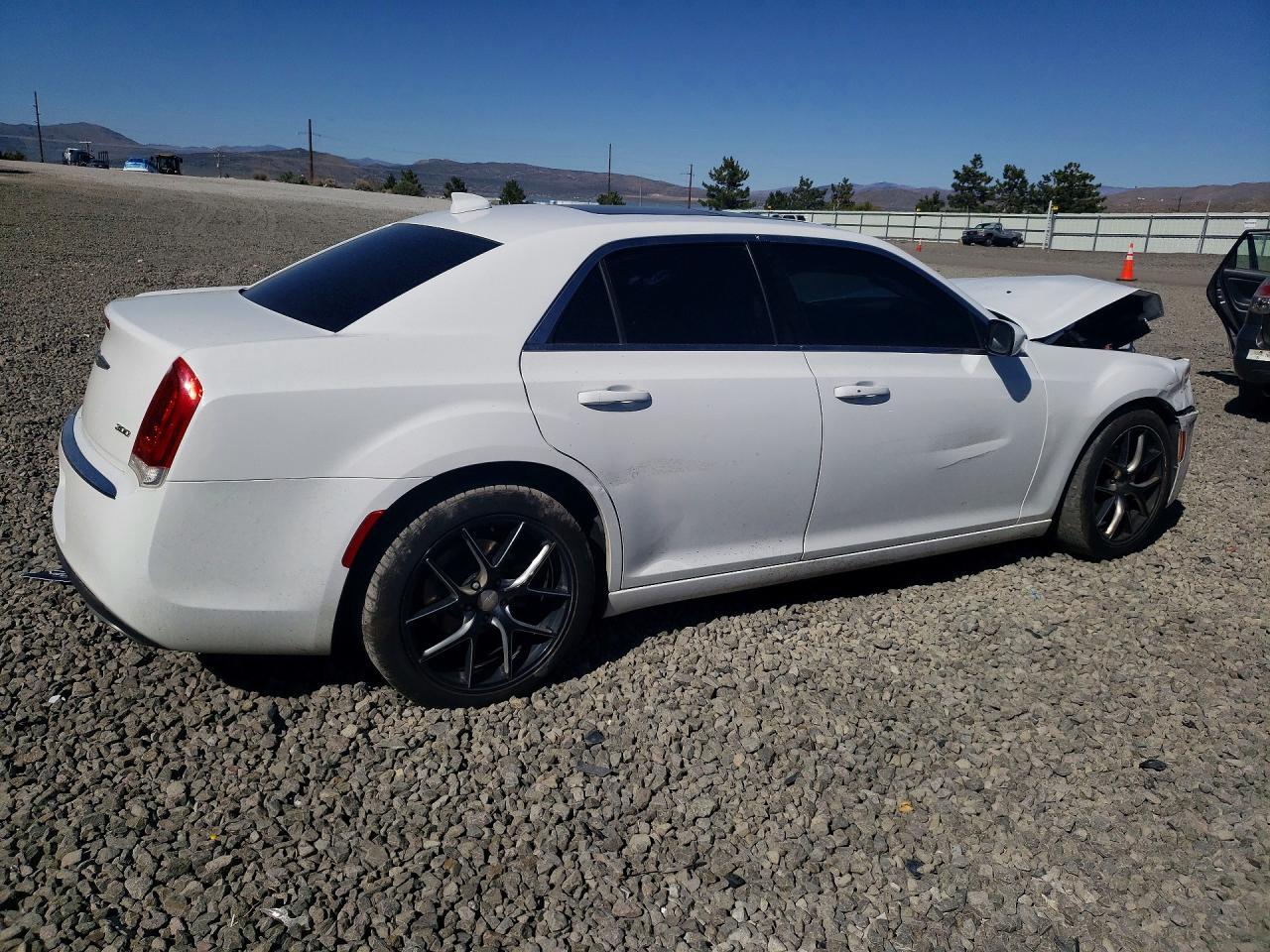 2016 Chrysler 300 Limited - Фото 3