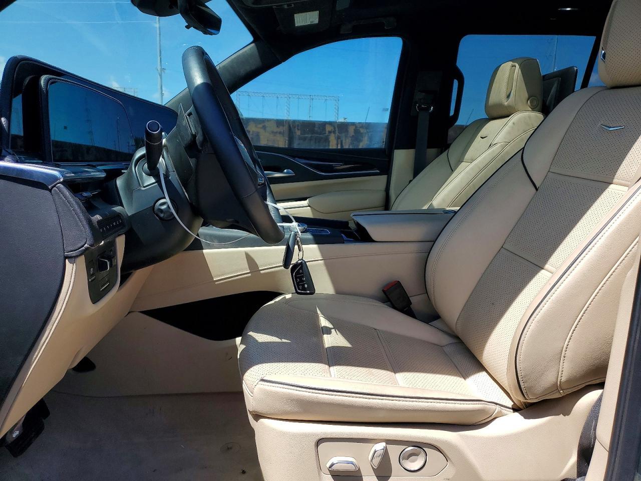 2024 Cadillac Escalade Premium Luxury - Image 7