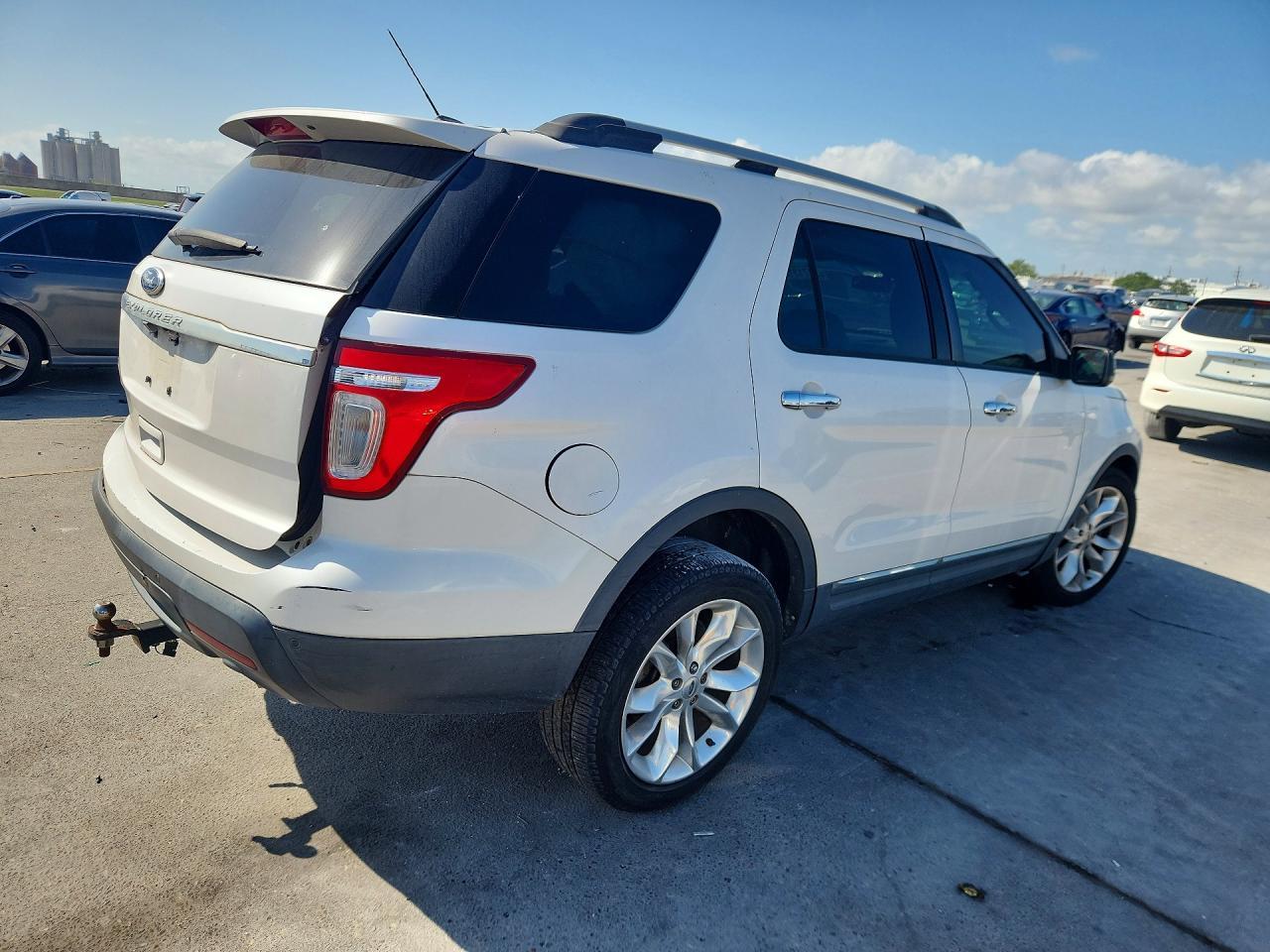 2011 Ford Explorer Xlt - Image 3
