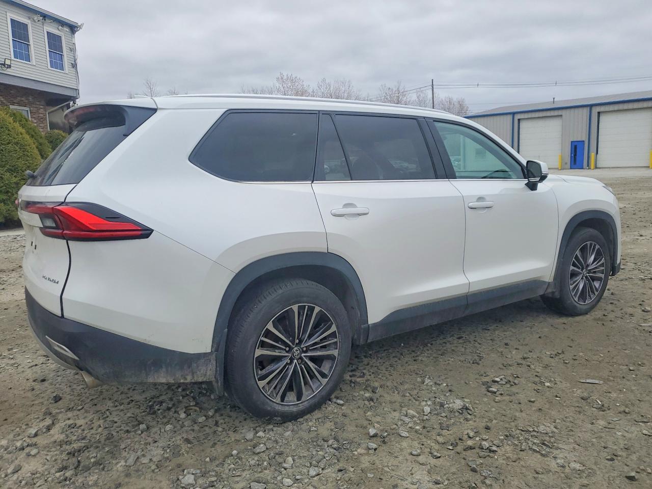 2024 Toyota Grand Highlander Hybrid Max Platinum - Image 3