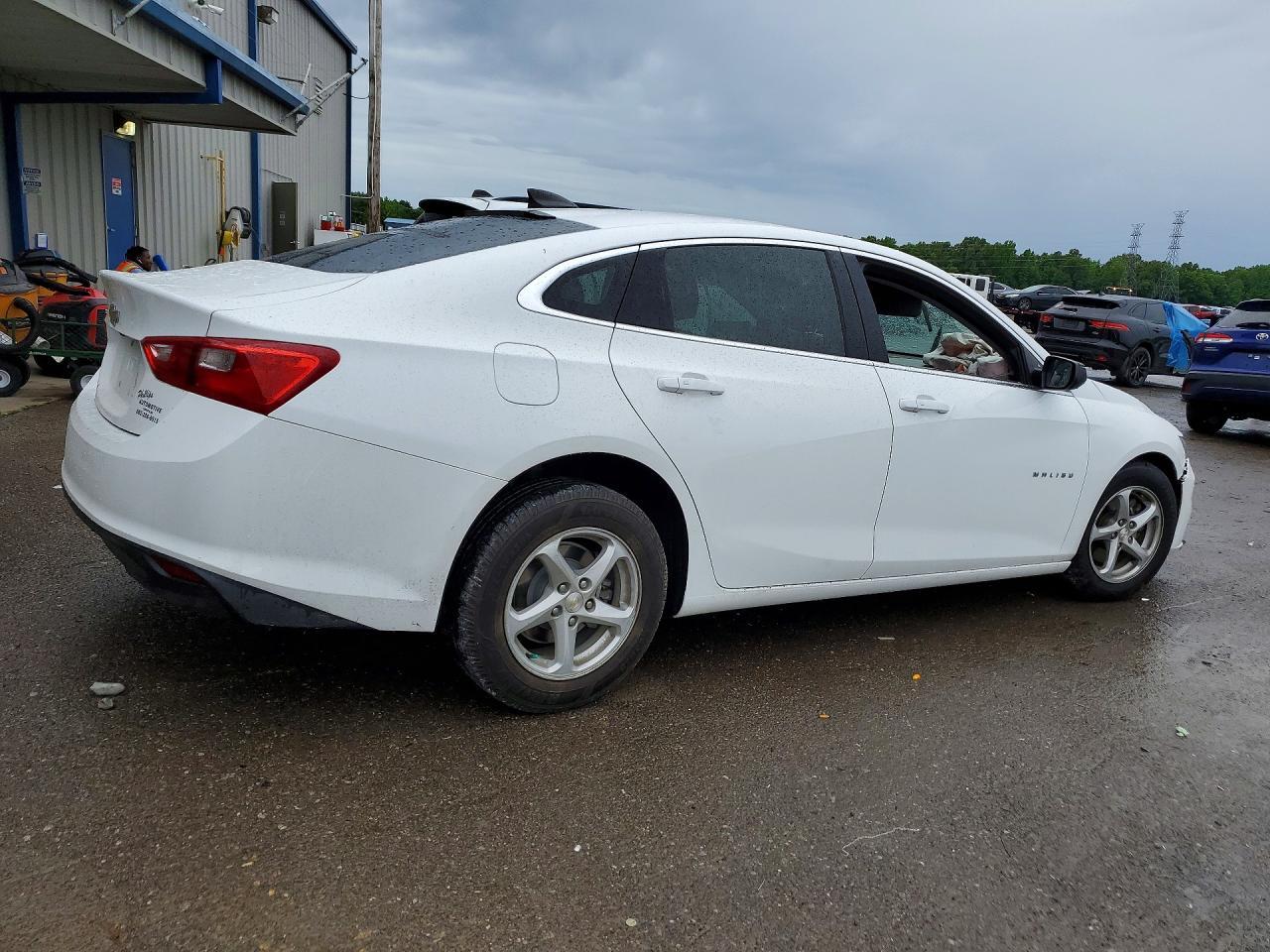 2017 Chevrolet Malibu Ls - Фото 3