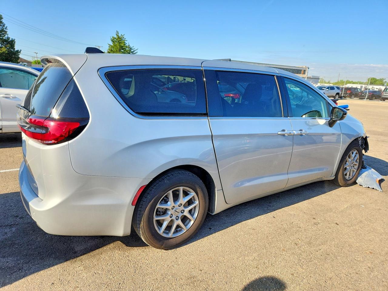 2024 Chrysler Pacifica Touring L - Фото 3