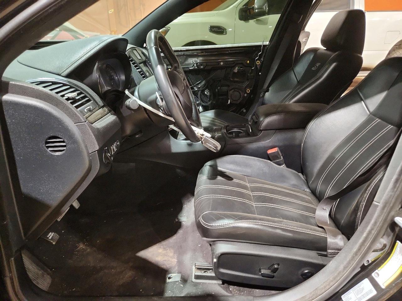 2017 Chrysler 300 S - Фото 7