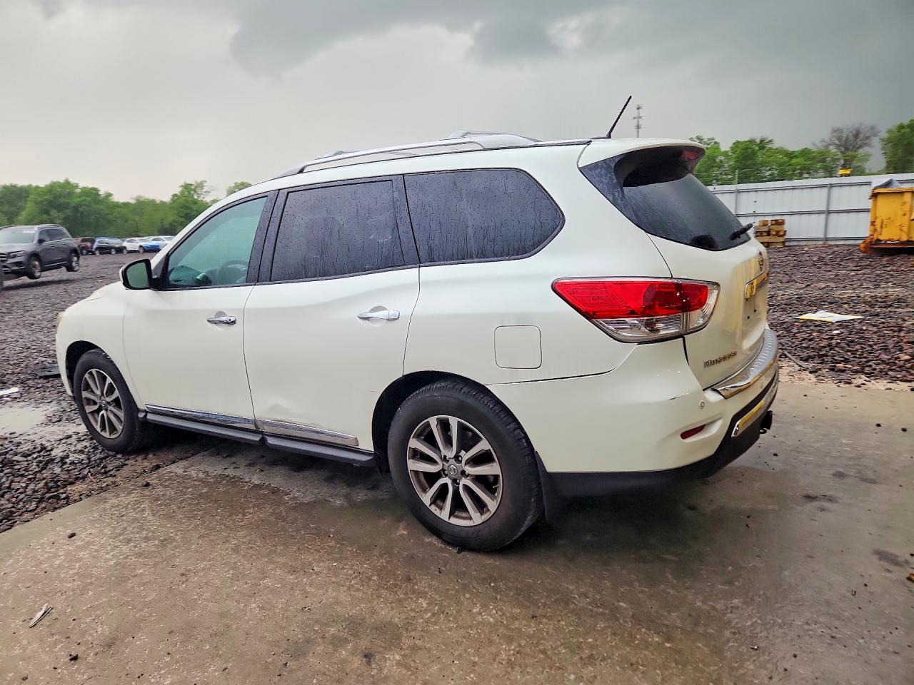 2015 Nissan Pathfinder Sl - Image 2