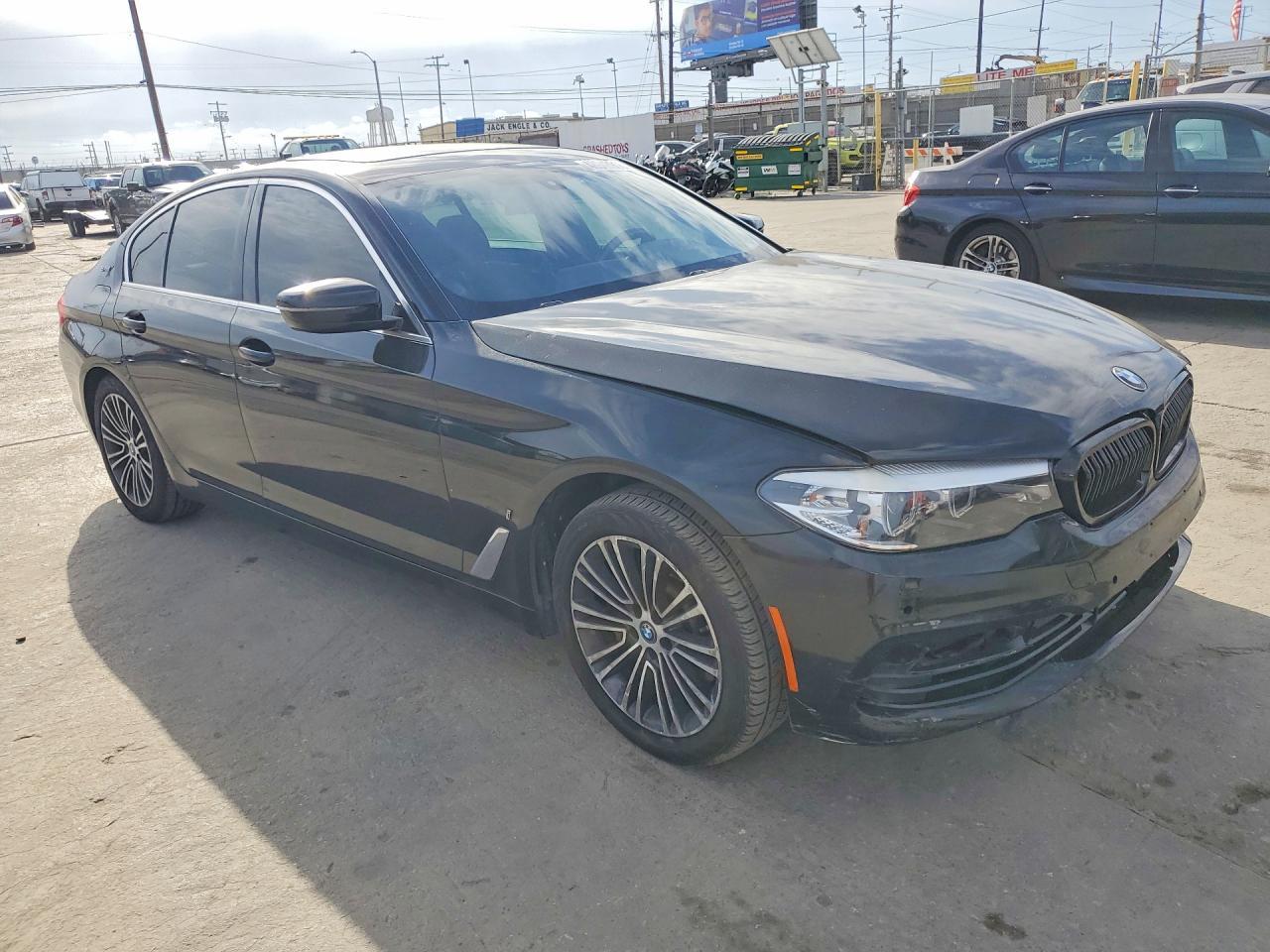 2019 BMW 530E - Фото 4