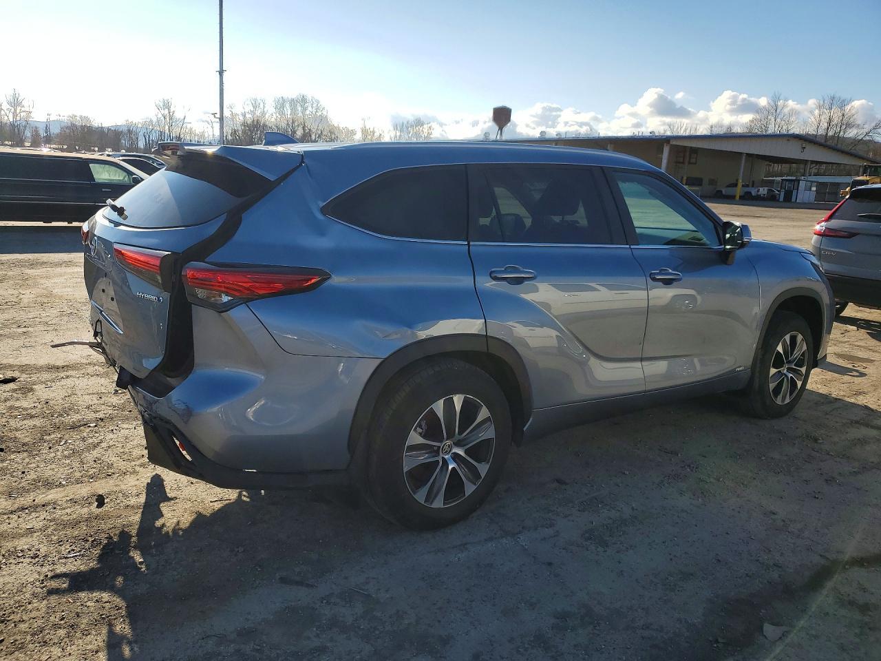 2023 Toyota Highlander Hybrid Xle - Image 3