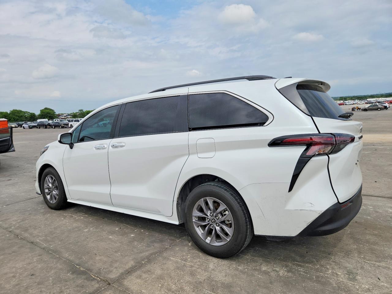 2023 Toyota Sienna Xle - Фото 2