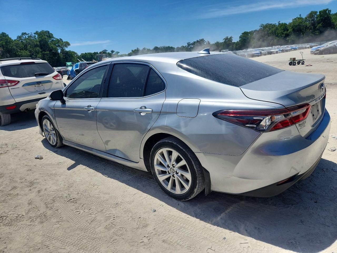 2023 Toyota Camry Le - Фото 2