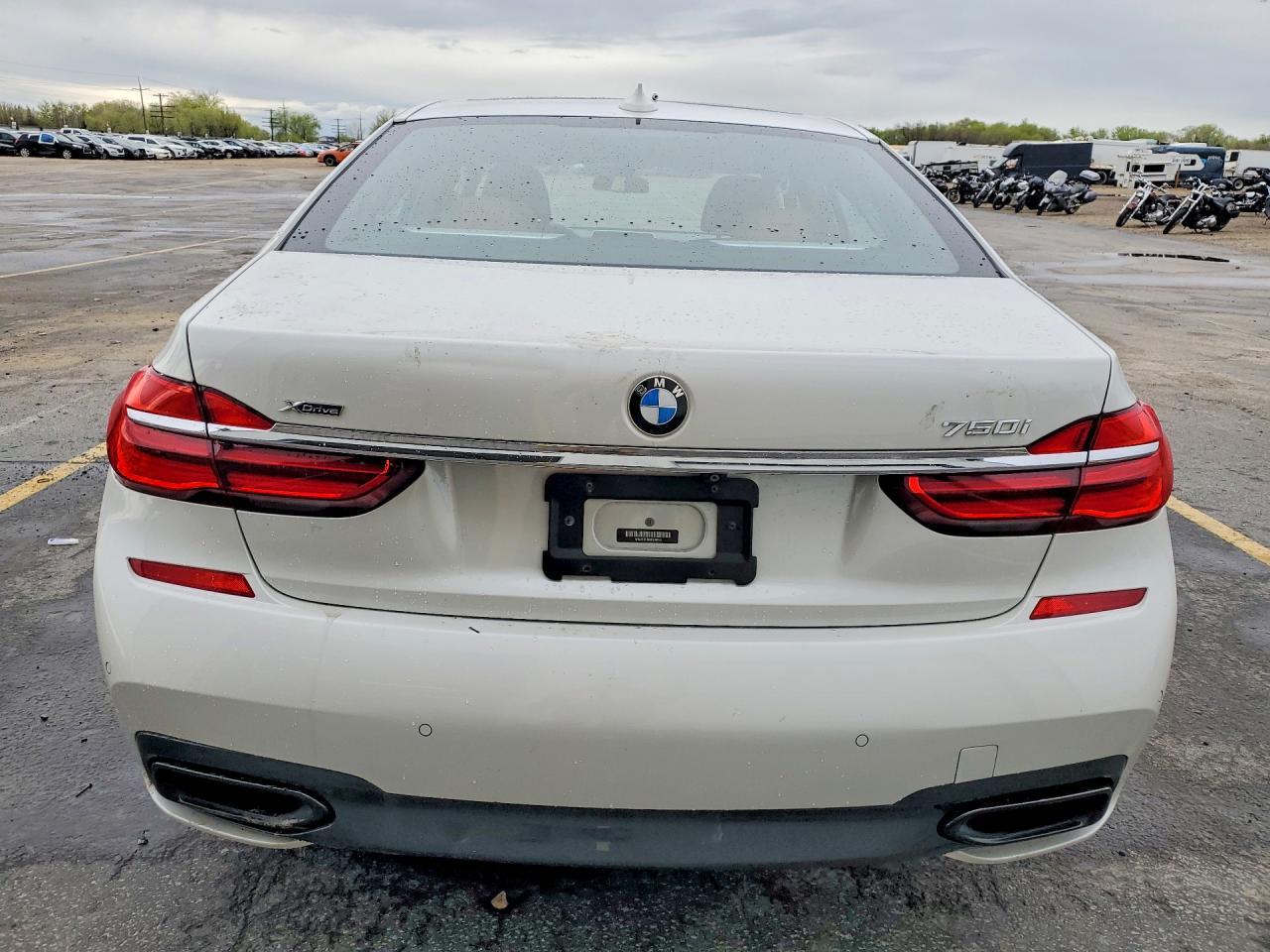 2018 BMW 750 - Фото 6