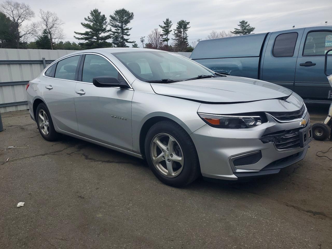 2018 Chevrolet Malibu Ls - Image 4