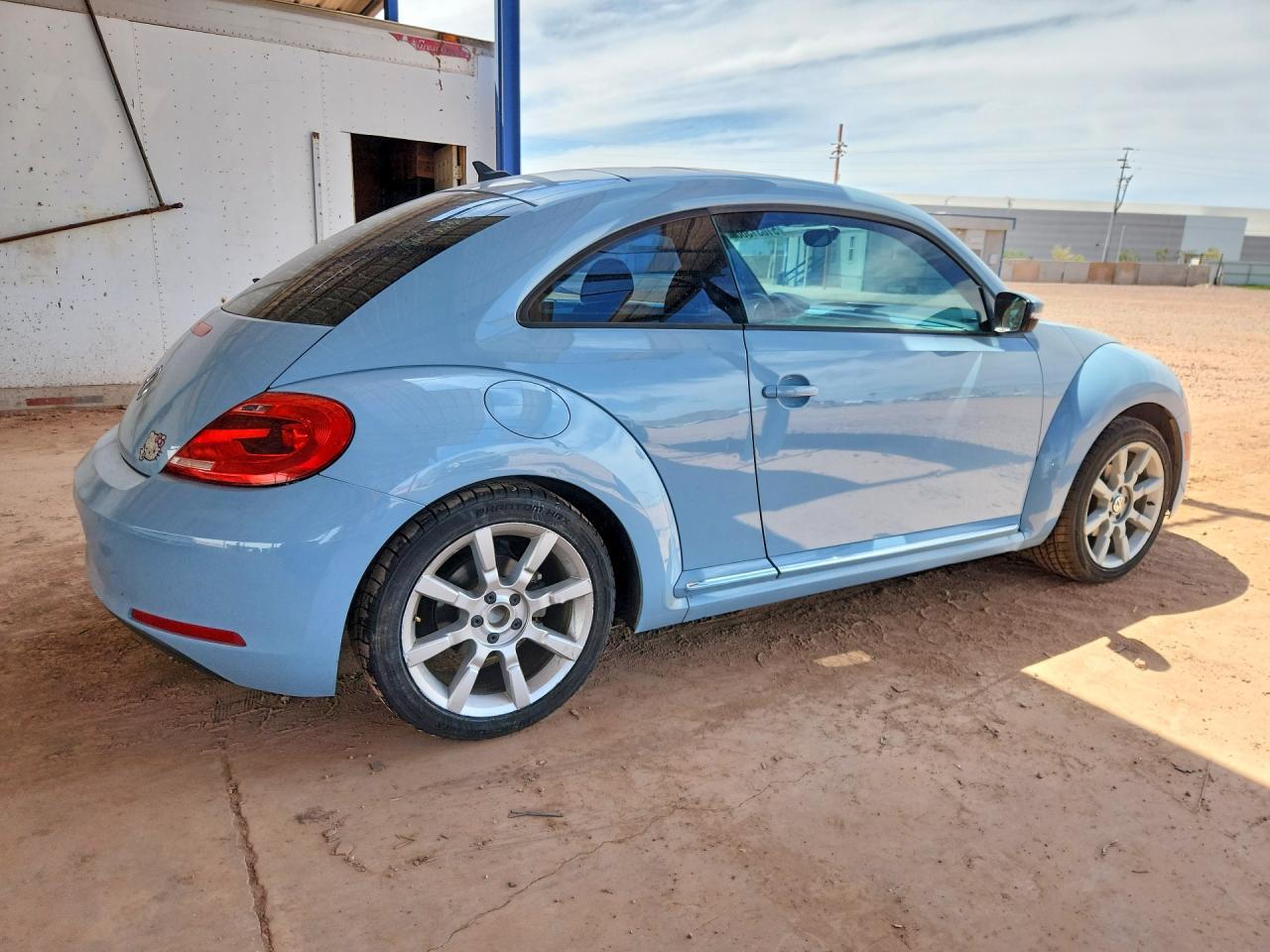 2012 Volkswagen Beetle - Фото 3