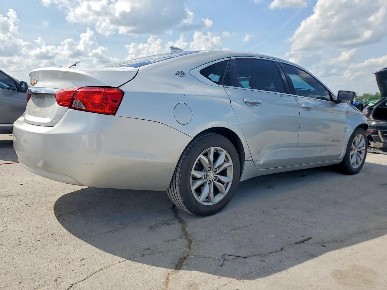 2018 Chevrolet Impala Lt - Image 3