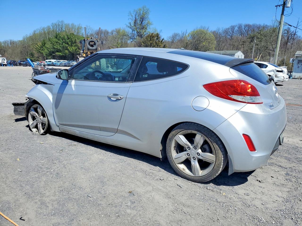 2015 Hyundai Veloster Base - Фото 2