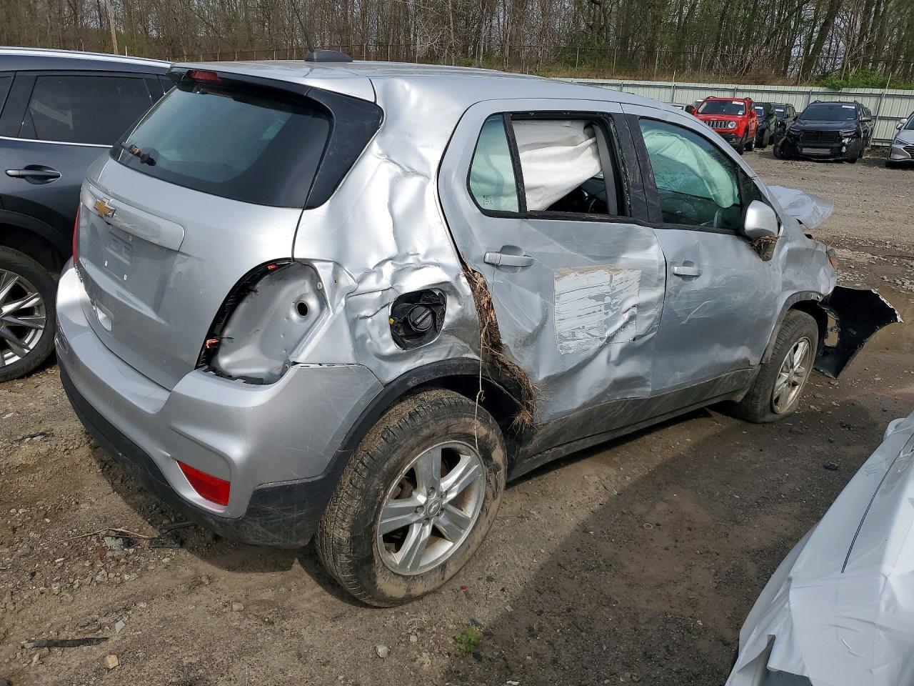 2020 Chev Trax - Фото 3