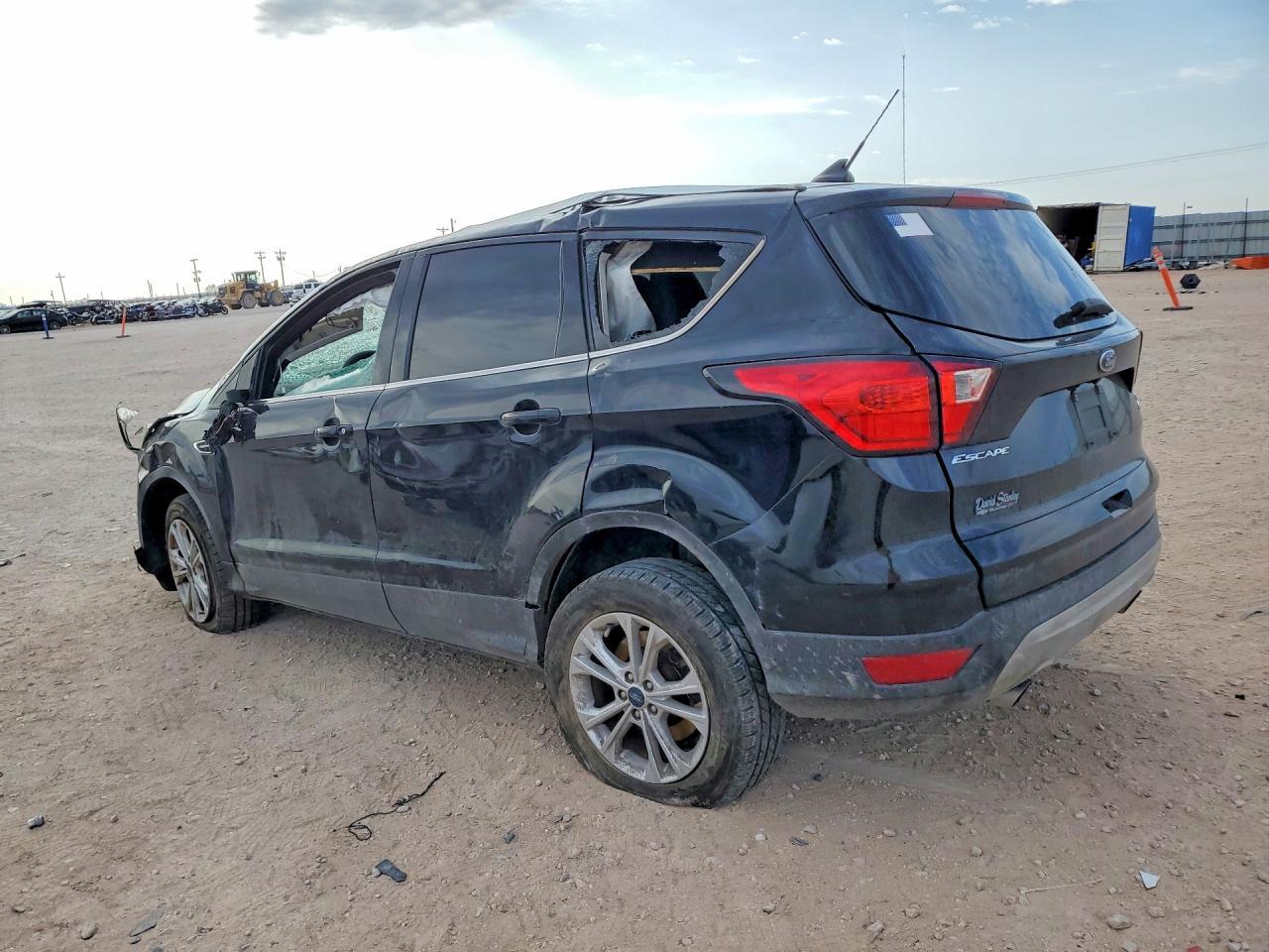 2019 Ford Escape Se - Фото 2