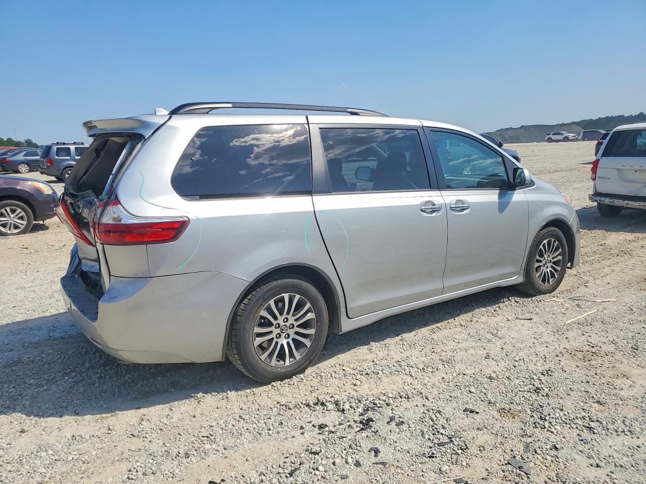 2019 Toyota Sienna Xle 8-Passenger - Фото 3