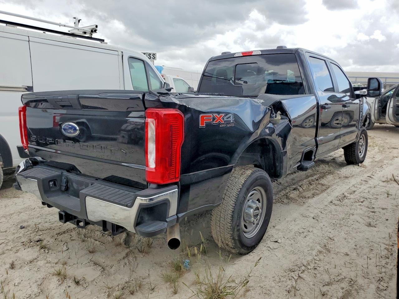 2024 Ford F250 Super Duty - Фото 3