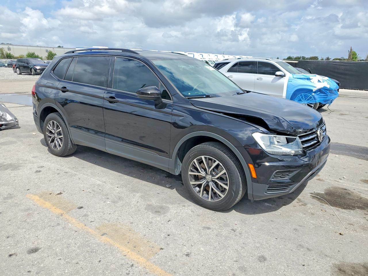 2021 Volkswagen Tiguan S - Фото 4
