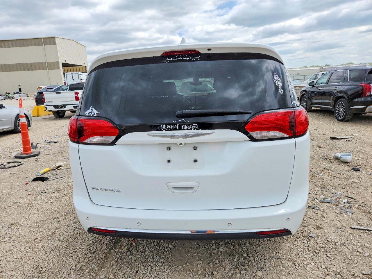 2017 Chrysler Pacifica Touring L - Фото 6