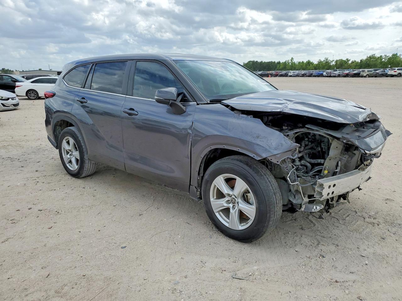 2023 Toyota Highlander Le - Image 4