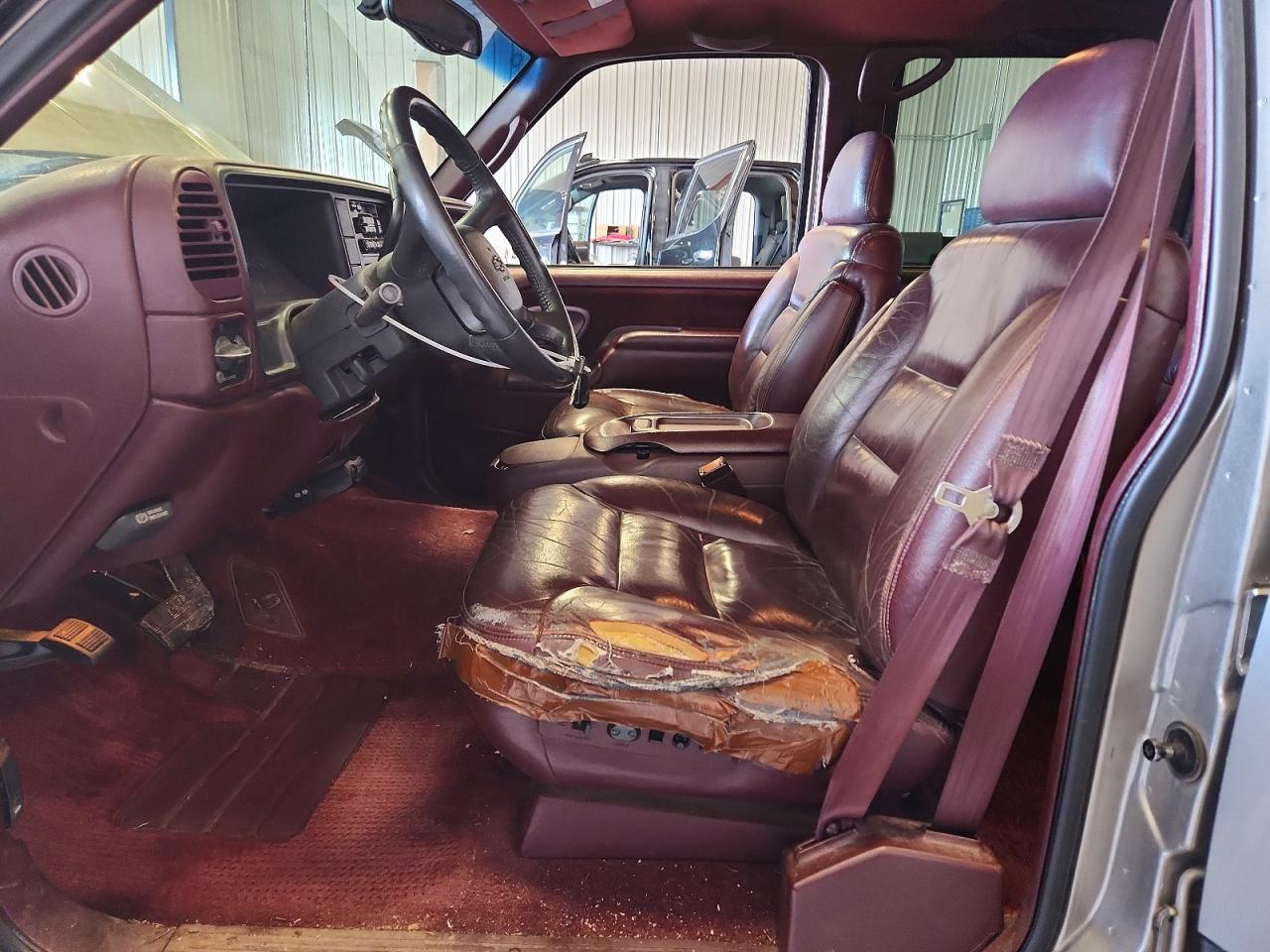 1999 Chevrolet Suburban K1500 - Image 7
