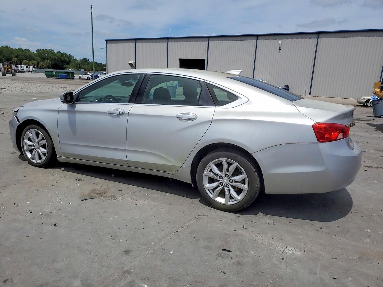 2017 Chevrolet Impala Lt - Фото 2