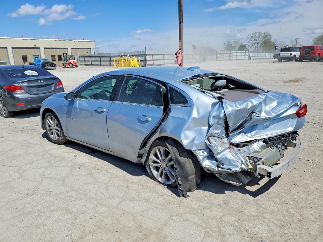 2017 Chevrolet Malibu Lt - Фото 2