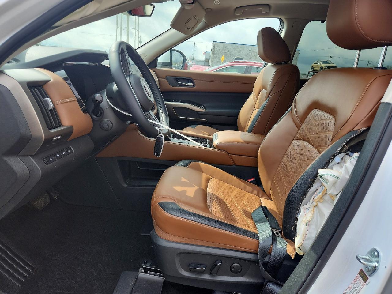 2025 Nissan Pathfinder Platinum - Image 7