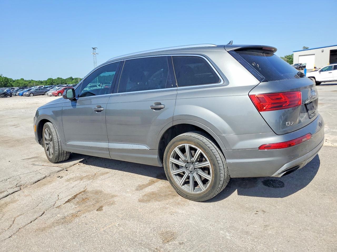2017 Audi Q7 Premium Plus - Image 2