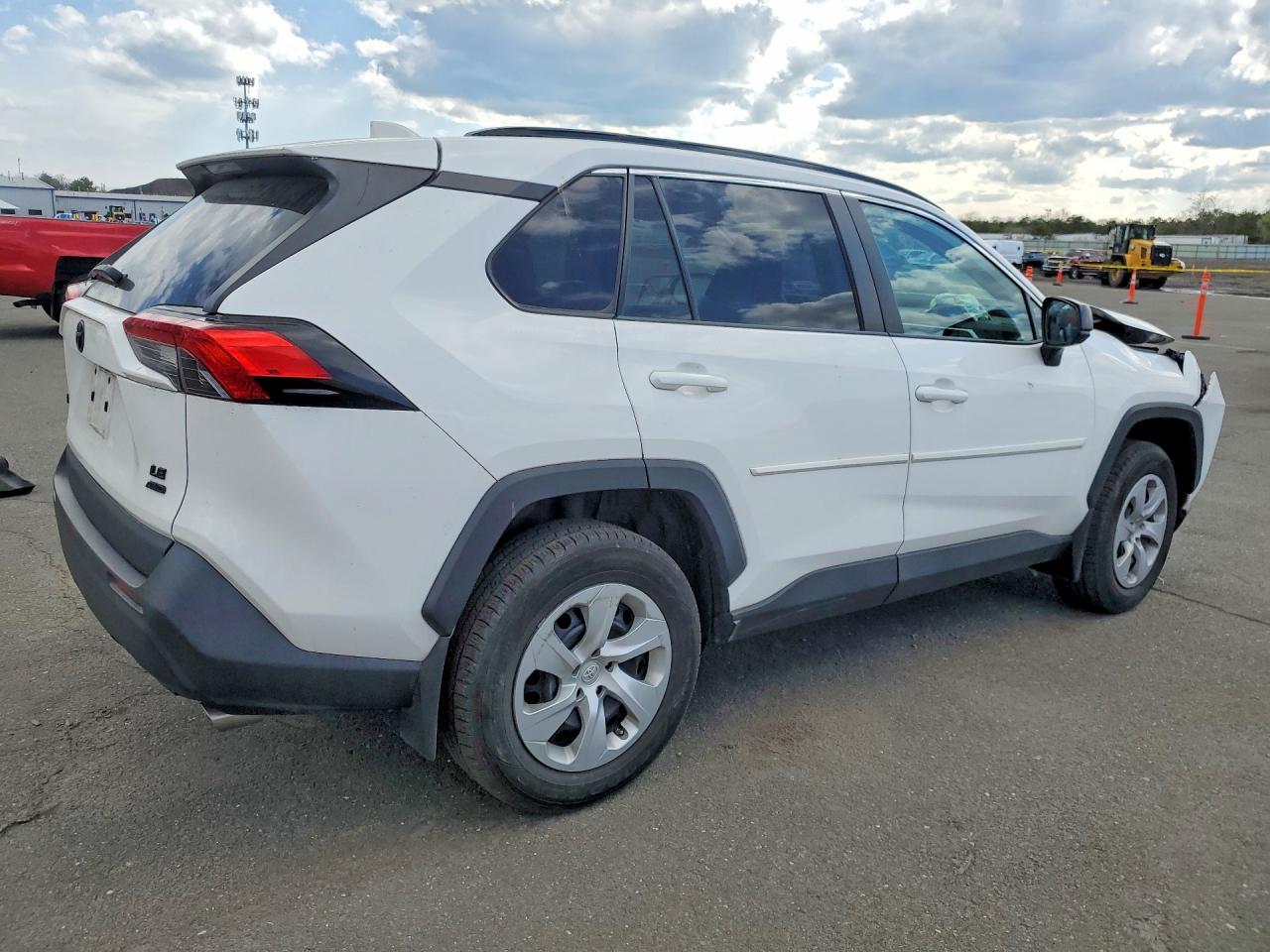 2020 Toyota Rav4 Le - Image 3