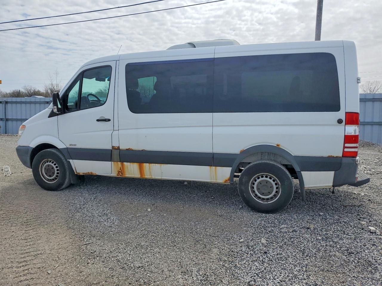 2011 Mercedes Benz Sprinter 2500 - Фото 2