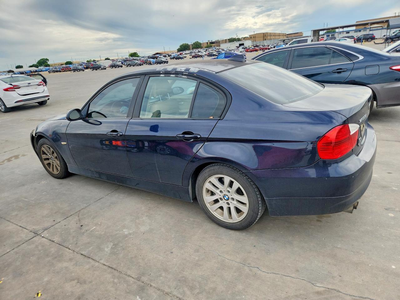 2006 BMW 325 I - Image 2