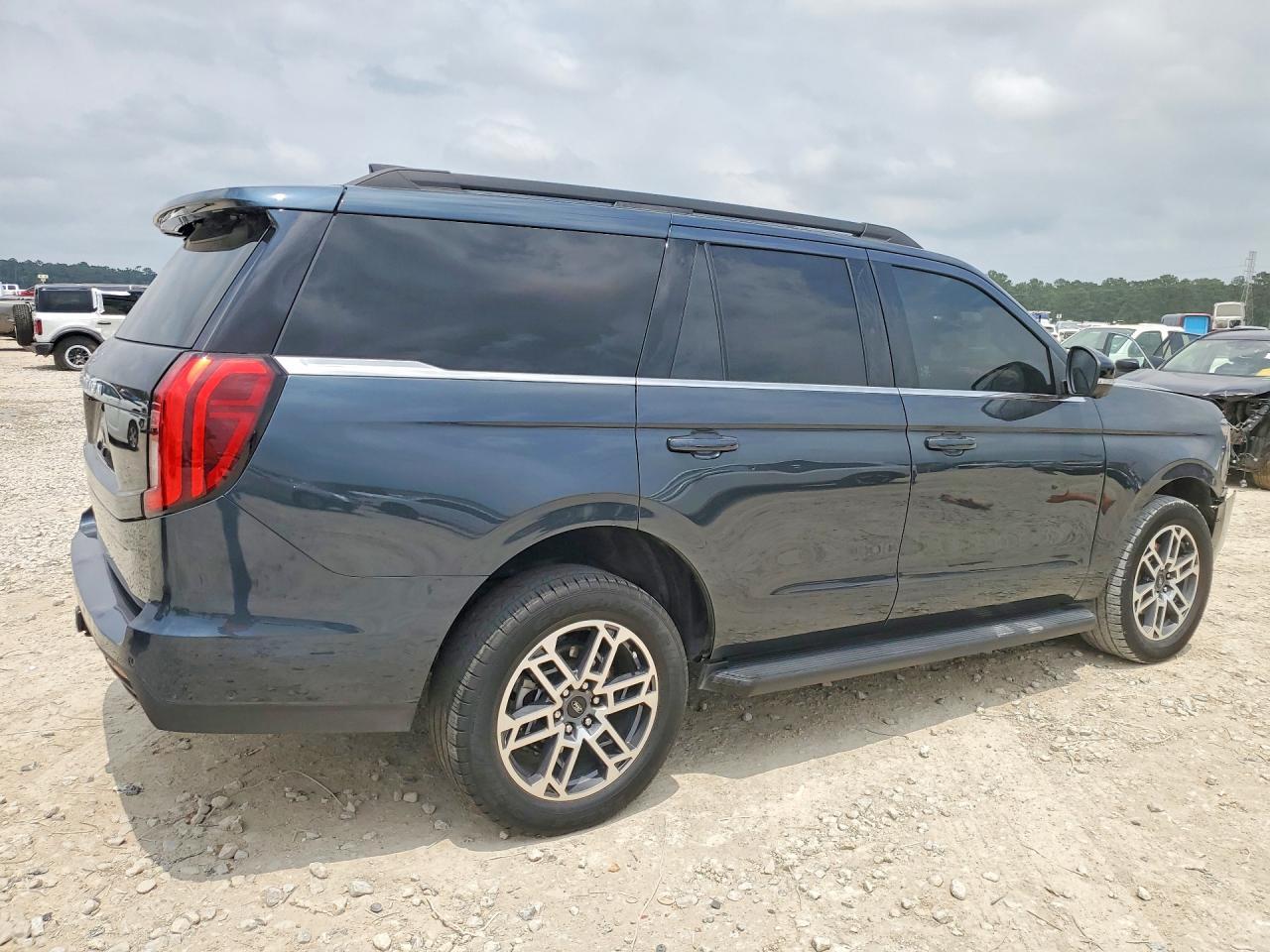 2025 Ford Expedition Active - Фото 3