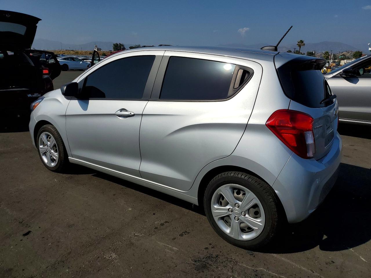 2020 Chevrolet Spark Ls - Фото 2