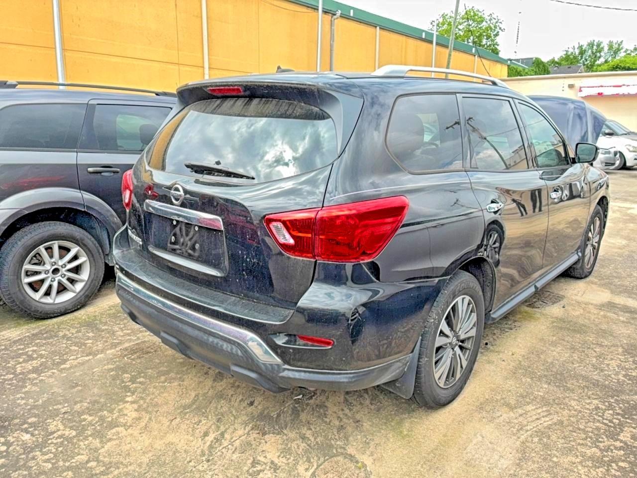 2017 Nissan Pathfinder S - Фото 4