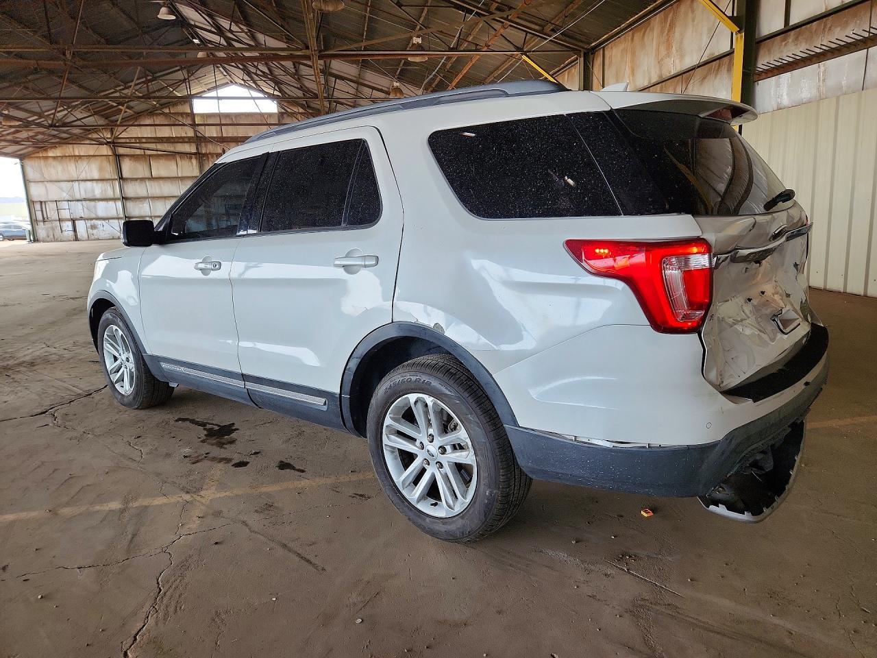 2017 Ford Explorer Xlt - Фото 2