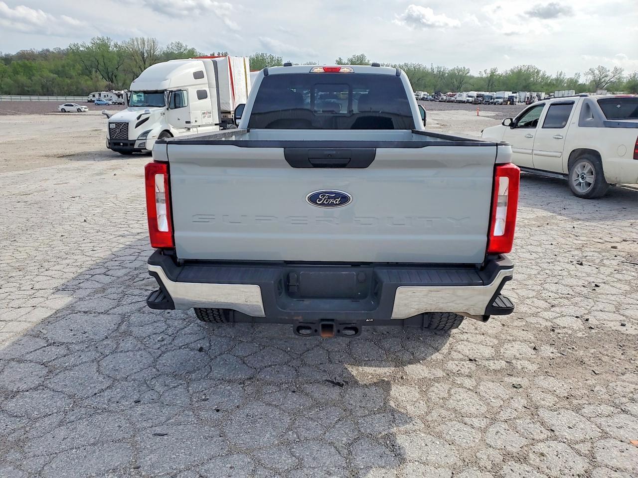2025 Ford F350 Super Duty - Фото 6
